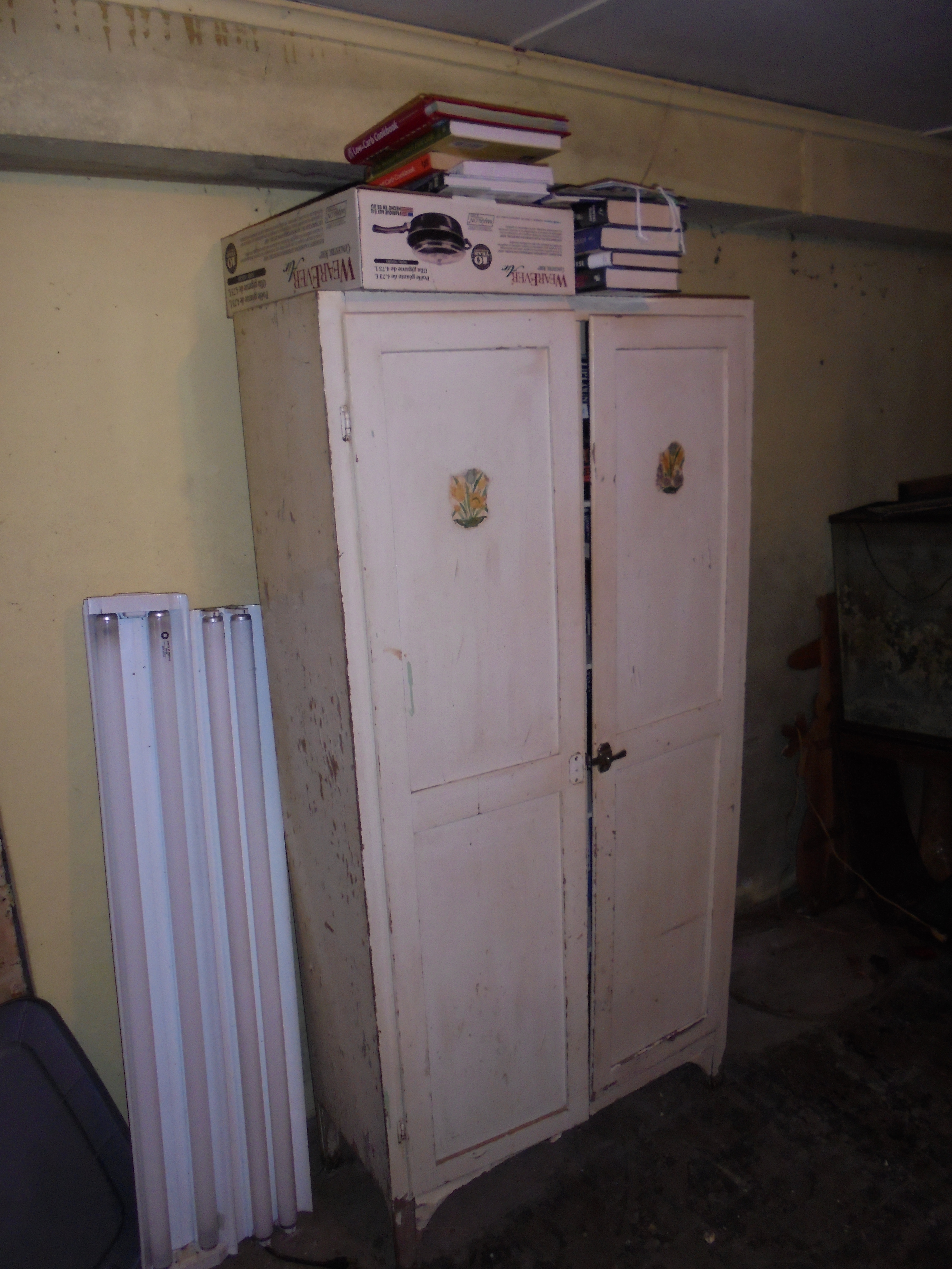 lot 9 image: WHITE PANTRY & CONTENTS