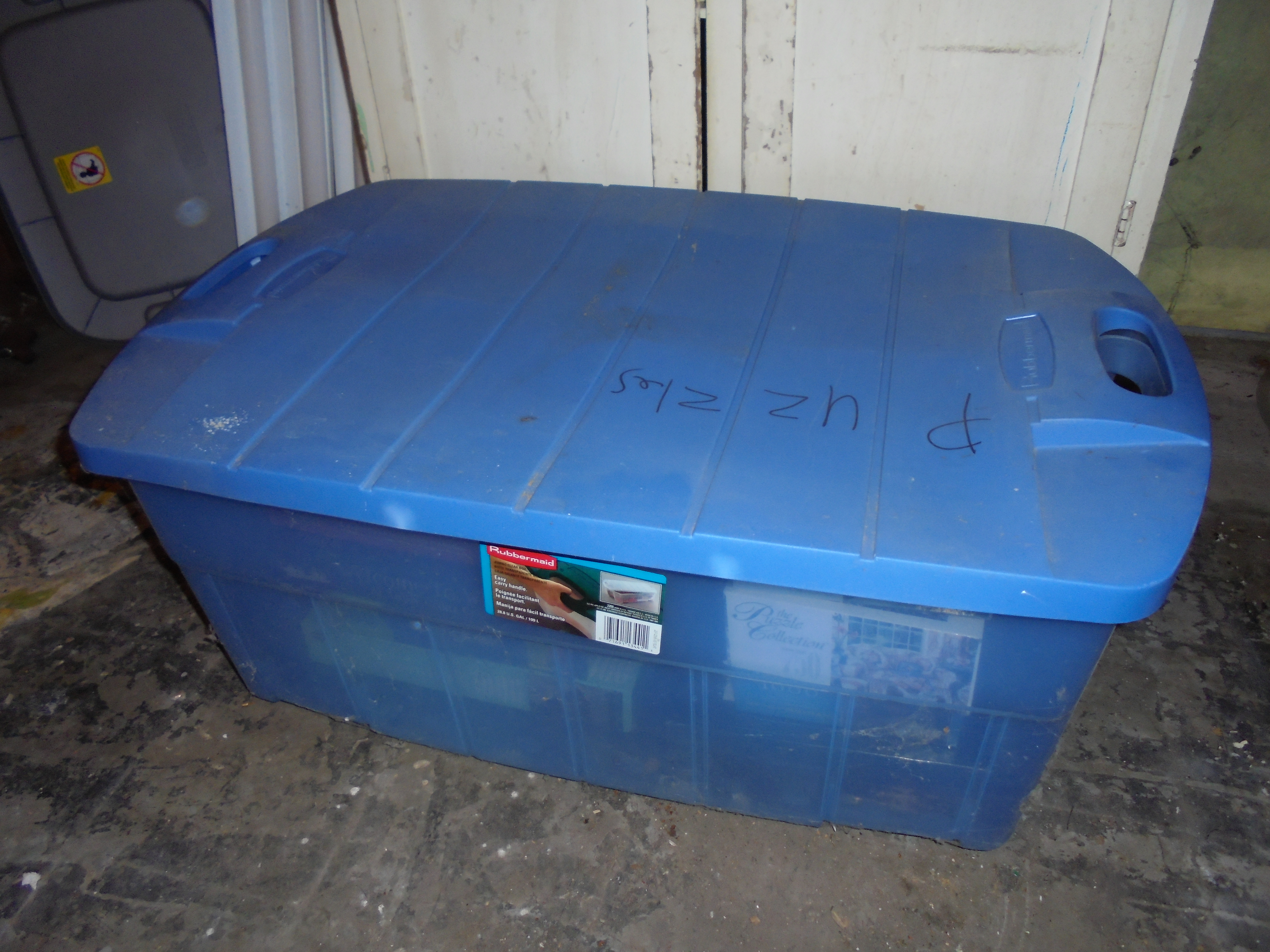 lot 414 image: HUGE TOTE FULL OF 12 BRAND NEW PUZZLES