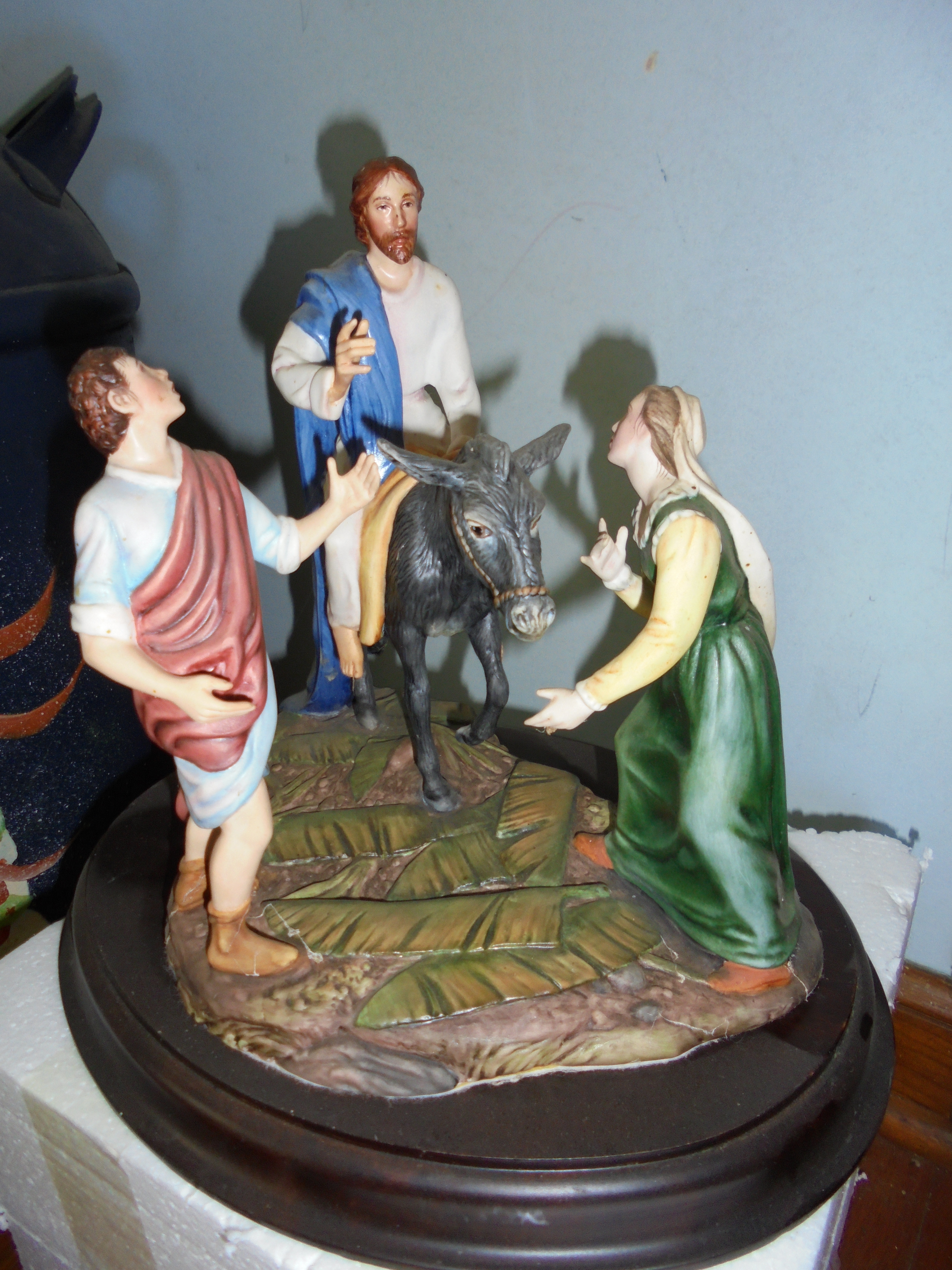 lot 220 image: FRANKLIN MINT - PALM SUNDAY
