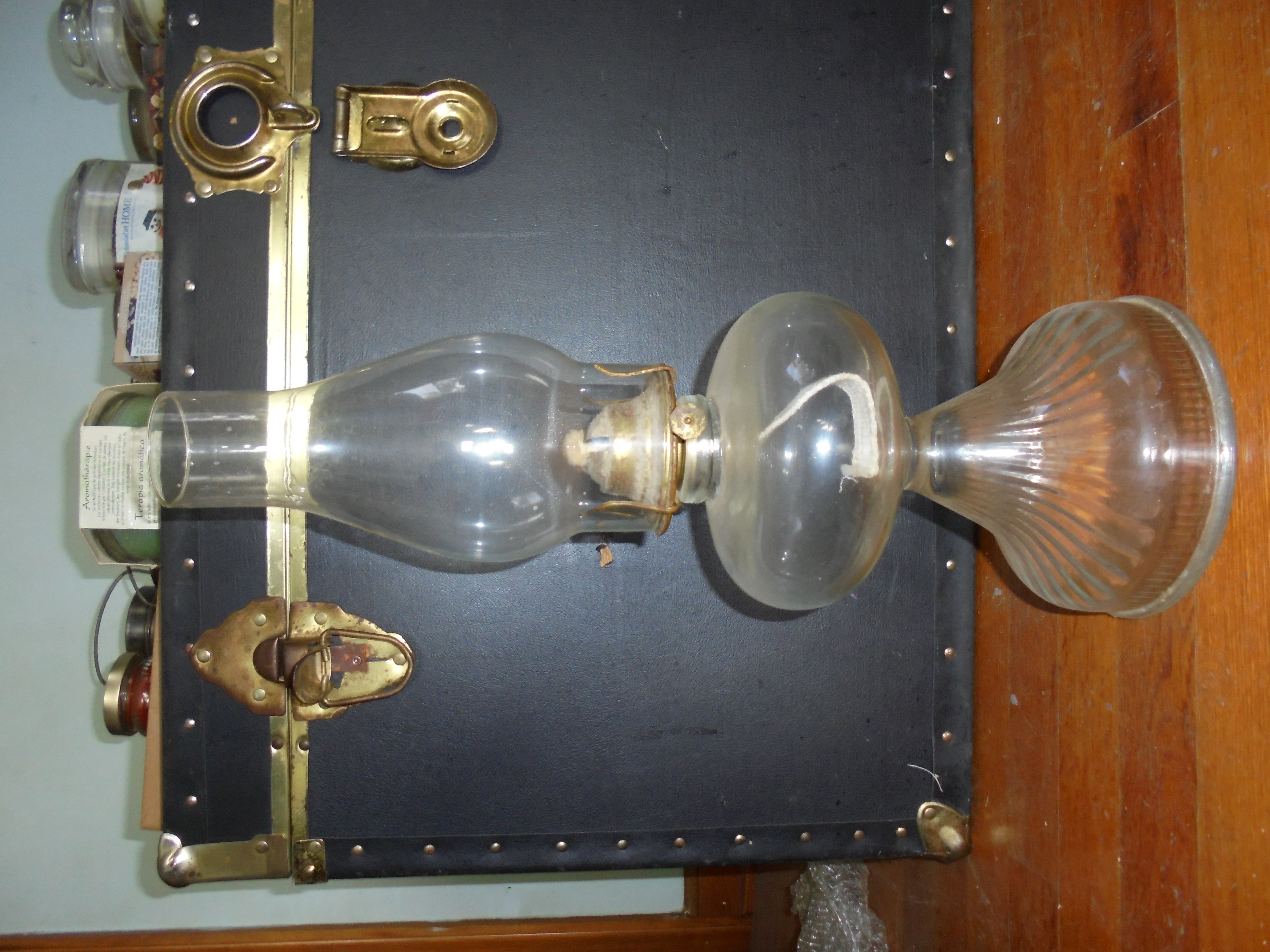 lot 836 image: OLD OIL LAMP