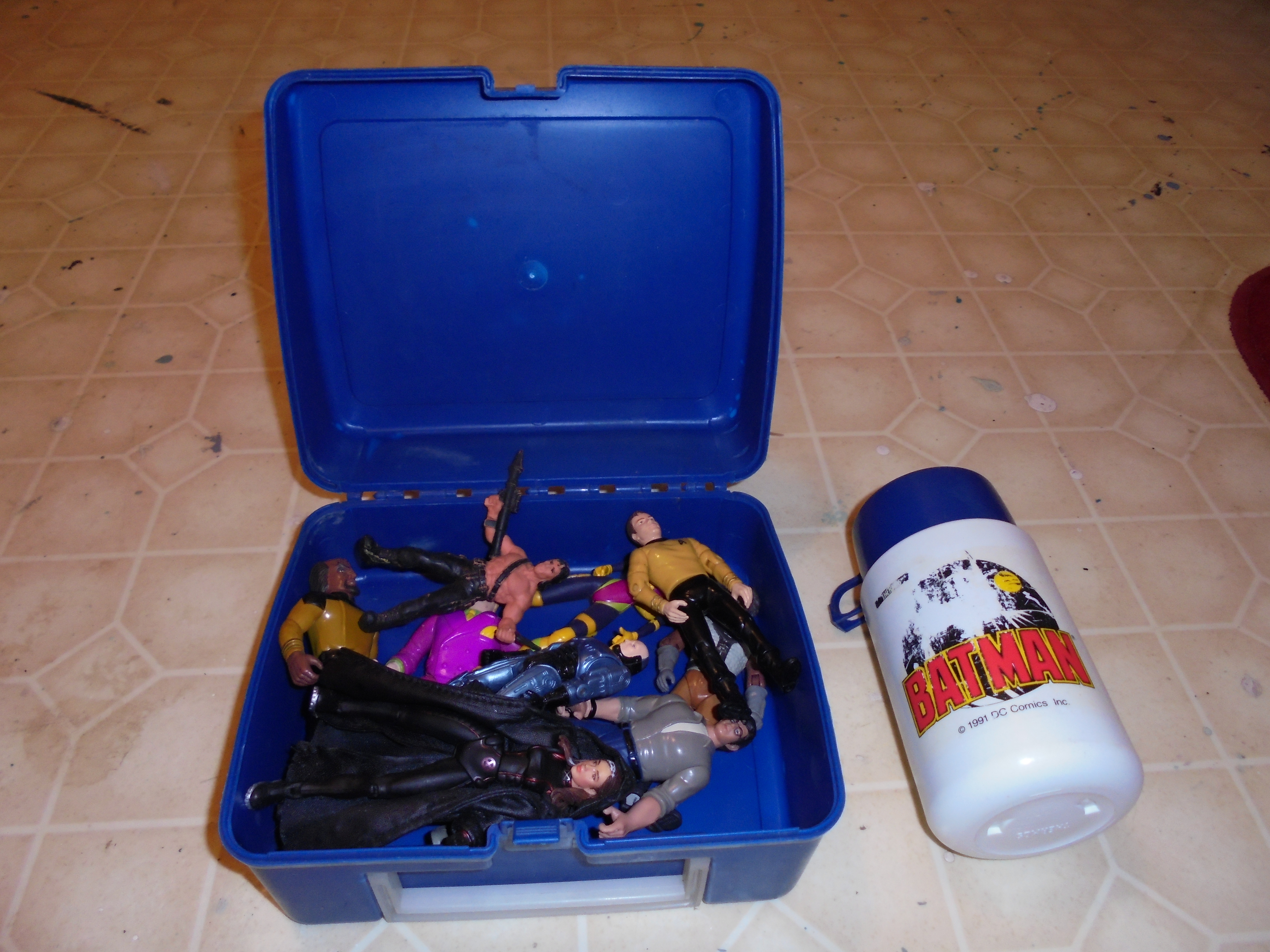 lot 515 image: BATMAN LUNCHBOX, THERMOS, & CONTENTS OF TOYS