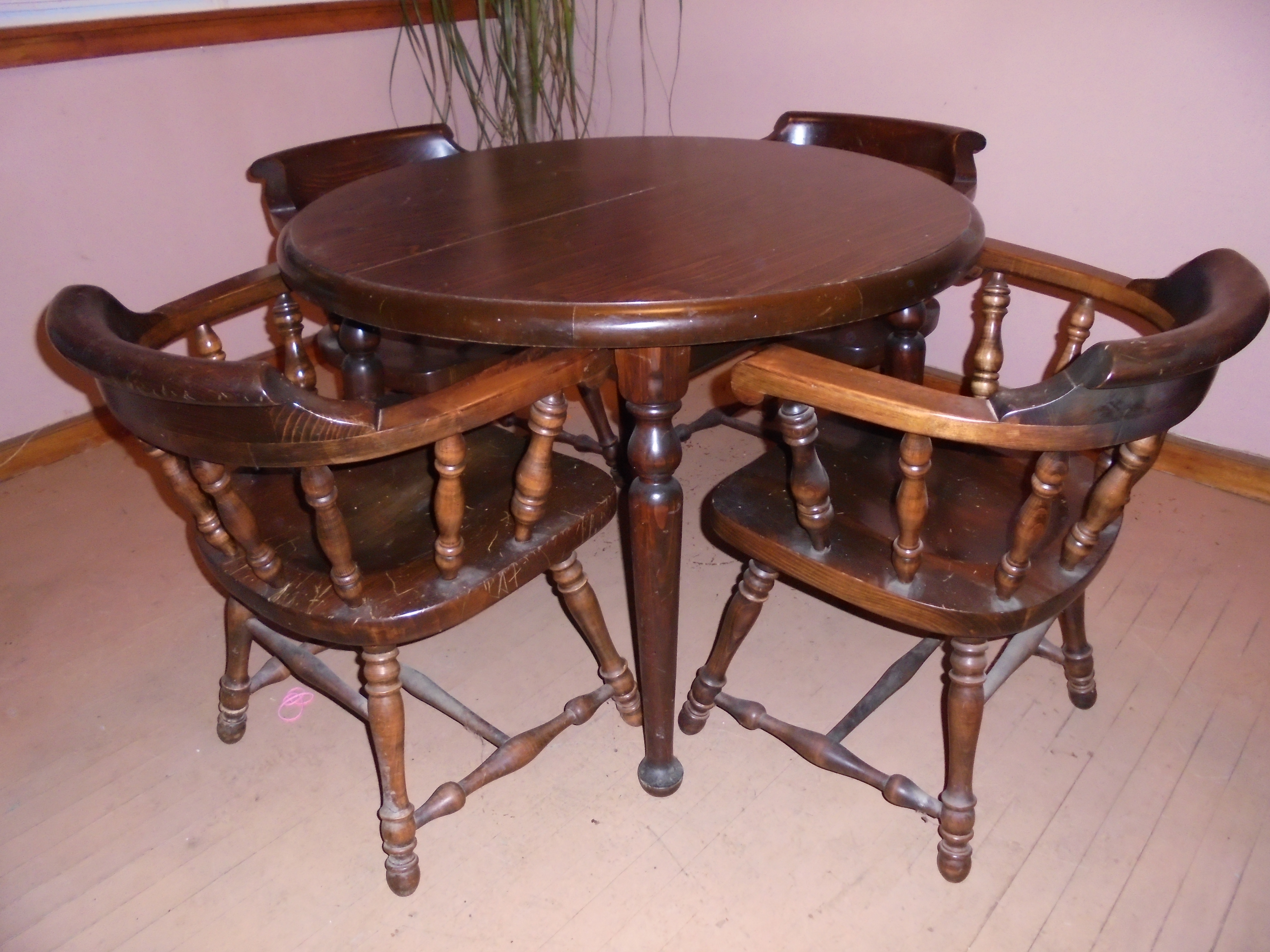 lot 18 image: ETHAN ALLEN OLD TAVERN TABLE & CHAIRS with leaf