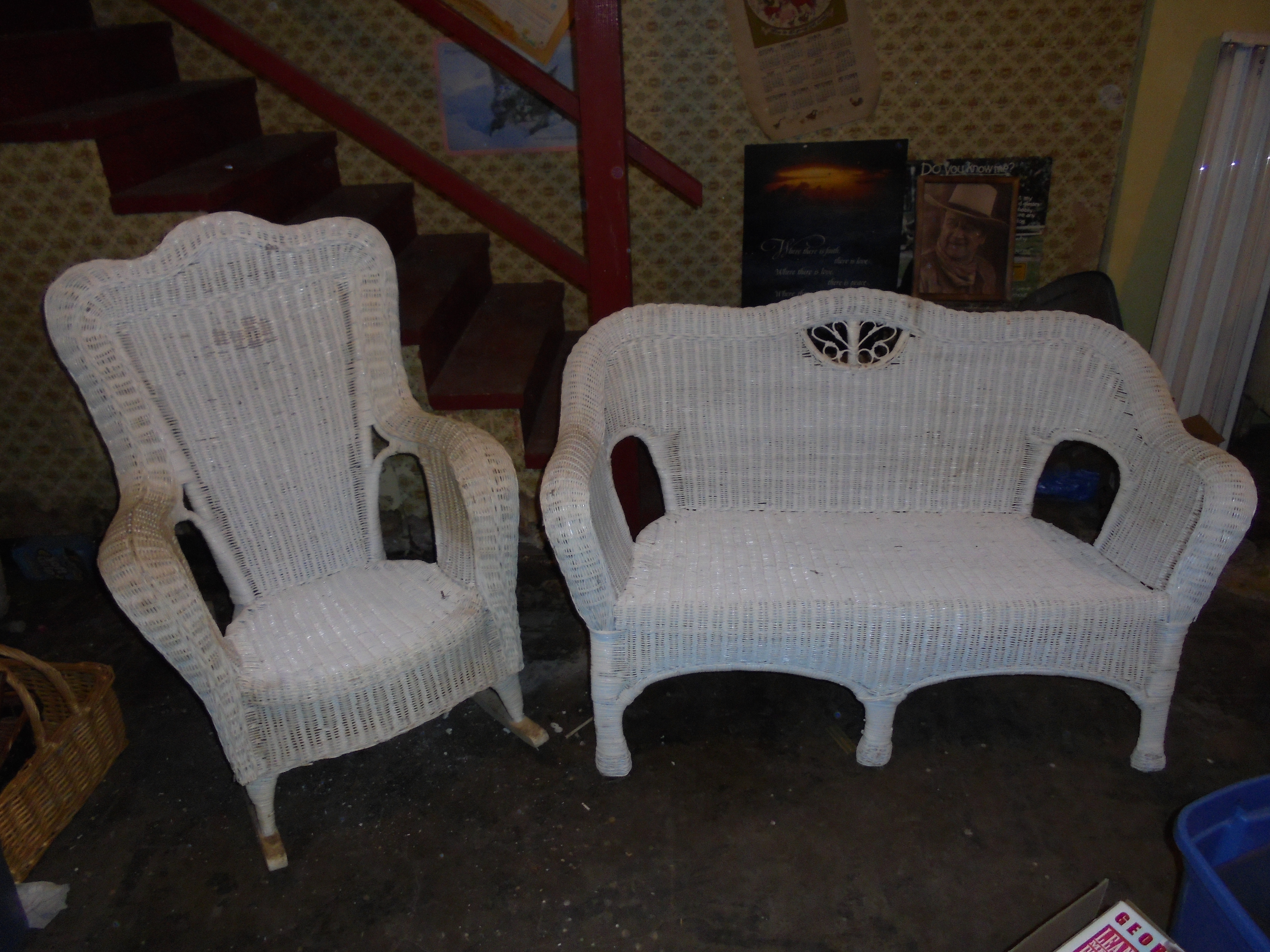 lot 17 image: WHITE WICKER BENCH & ROCKING CHAIR