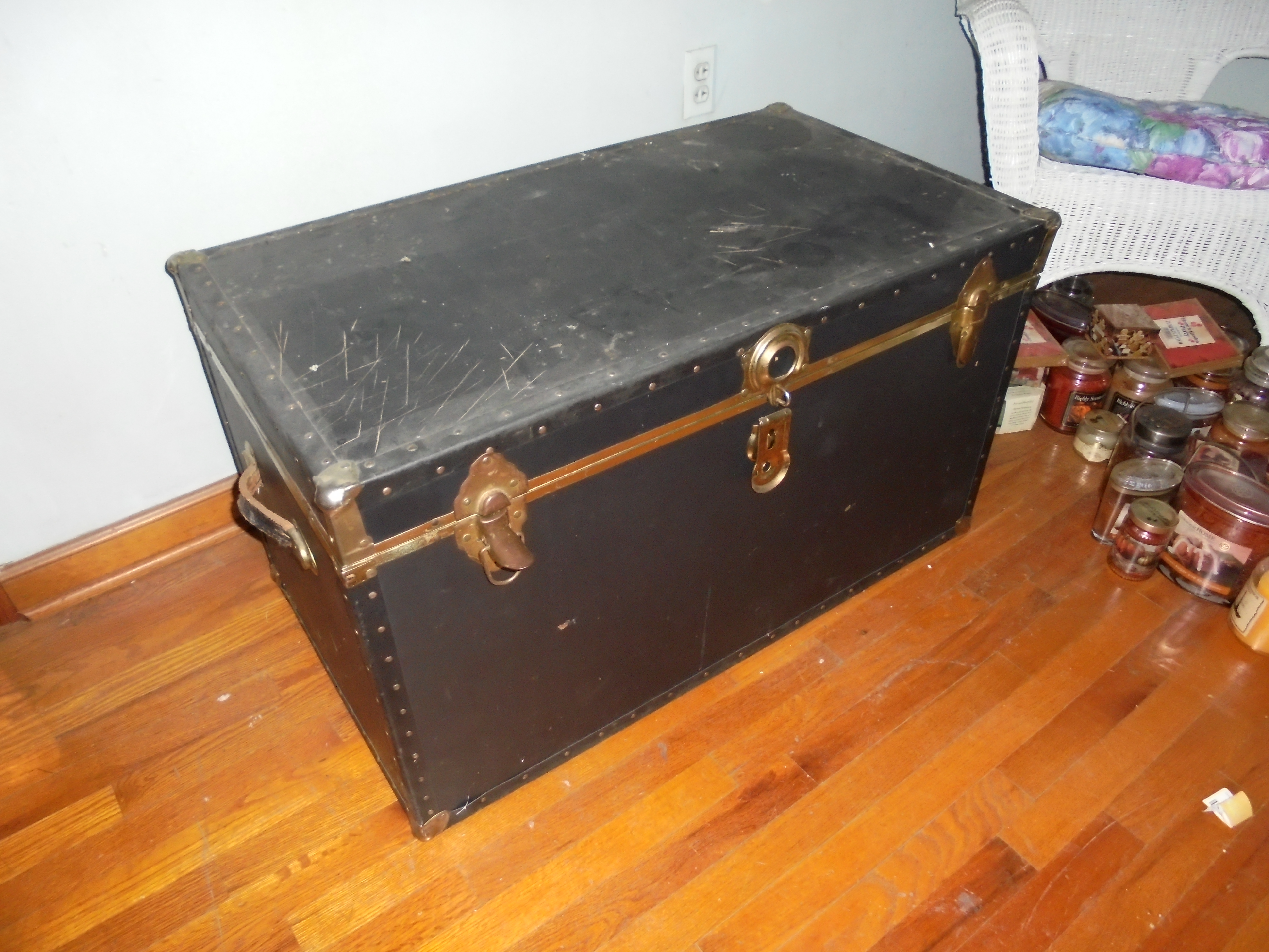 lot 81 image: HUGE BLACK TRUNK