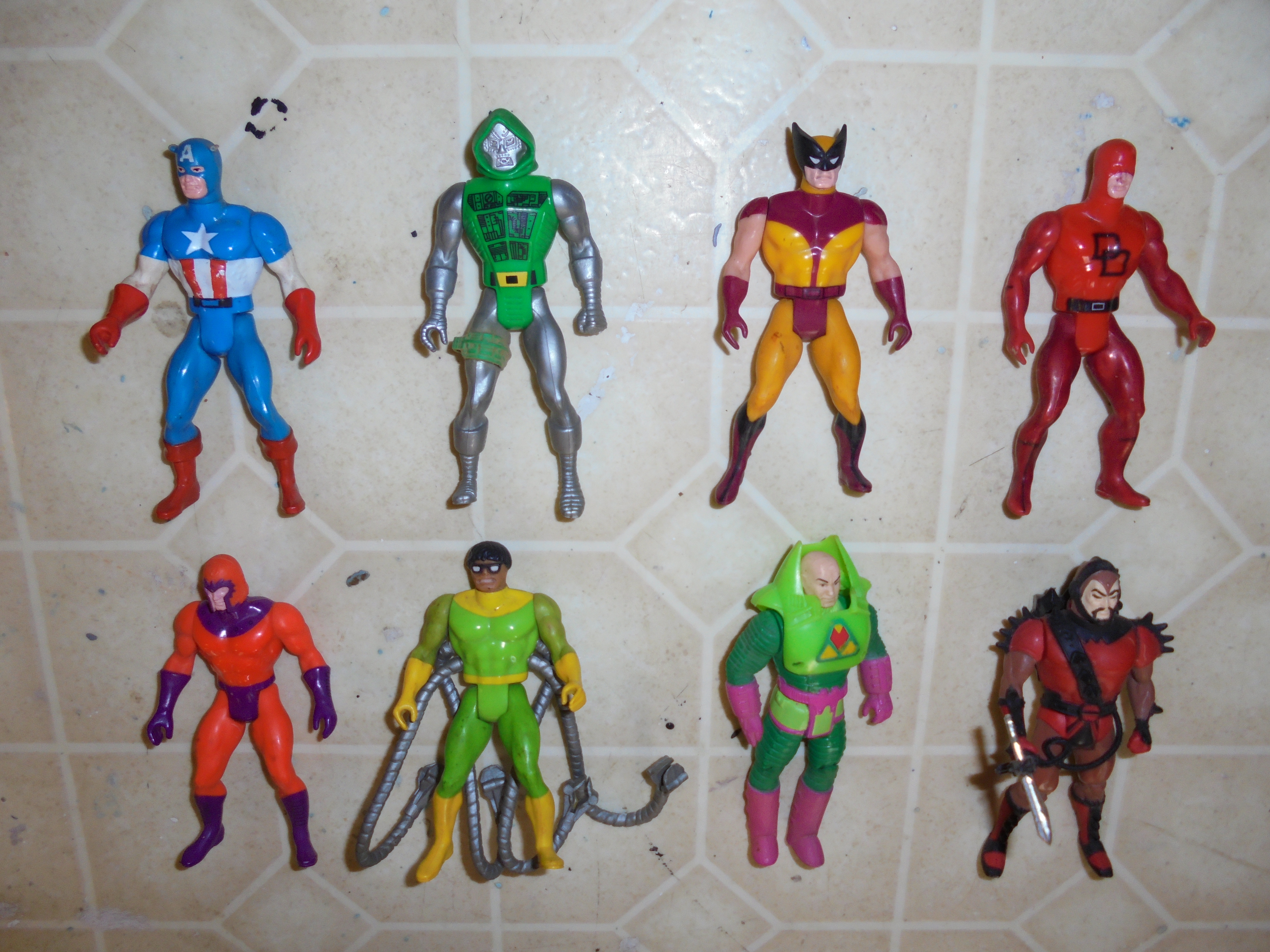 lot 486 image: LOT OF 8 VINTAGE MARVEL SECRET WARS ACTION FIGURES