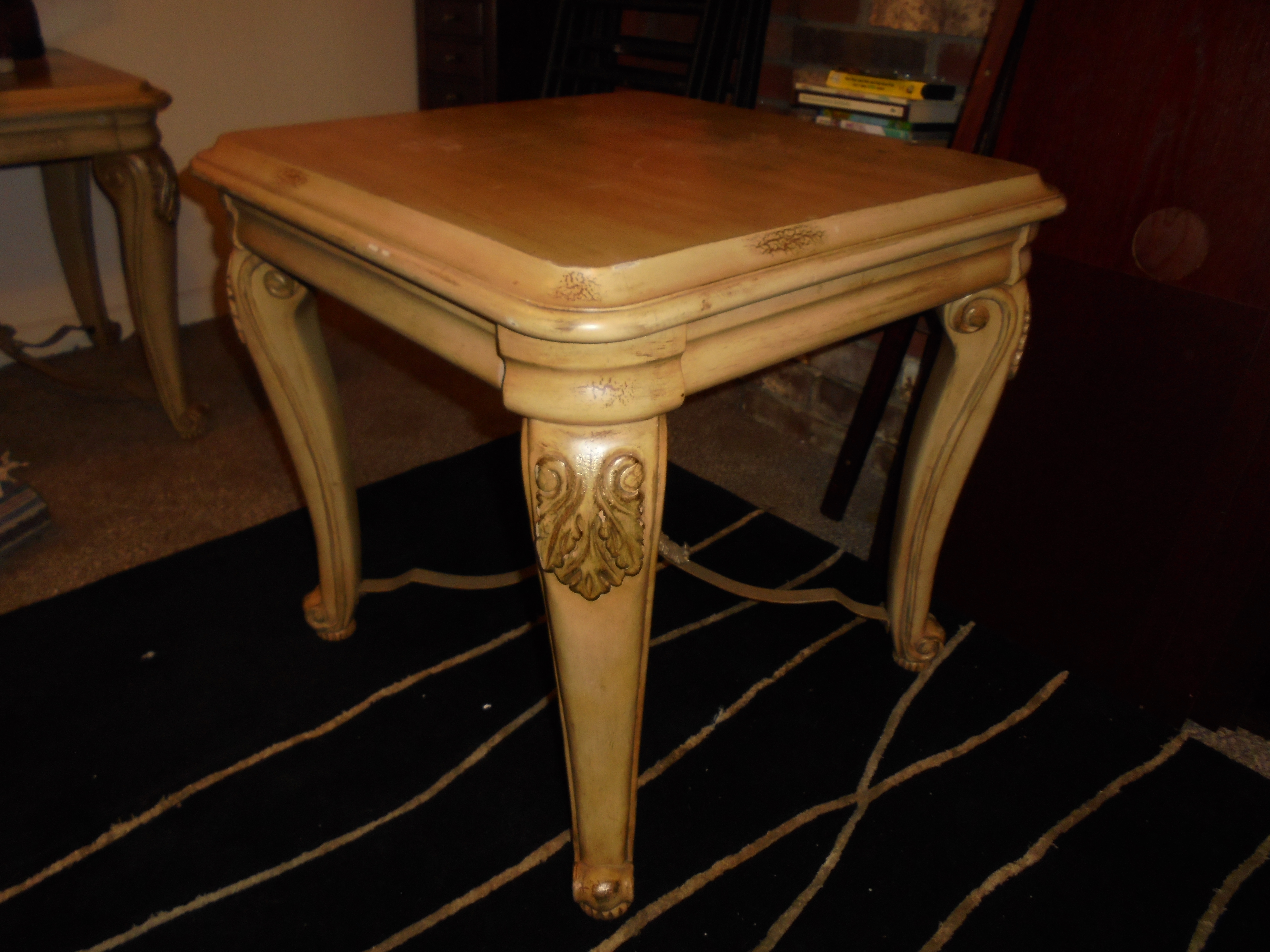 lot 121 image: VERY NICE SIDE TABLE