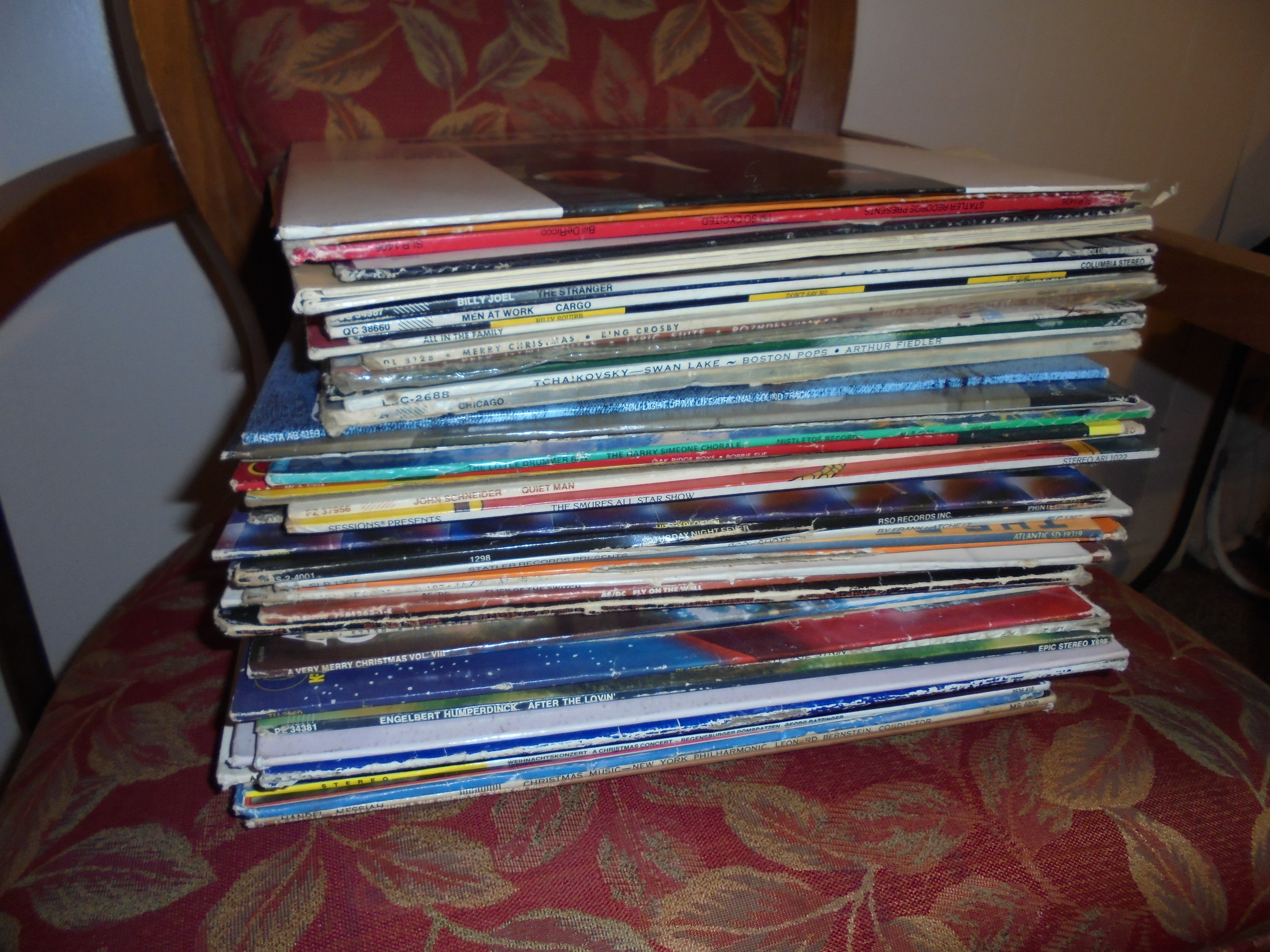 lot 946 image: LARGE LOT OF RECORDS 45 size