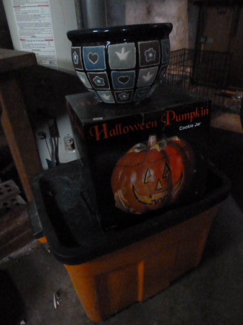 lot 355 image: PLANTER, HALLOWEEN PUMPKIN, LARGE TOTE