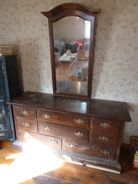 lot 349 image: ETHAN ALLEN OLD TAVERN DRESSER