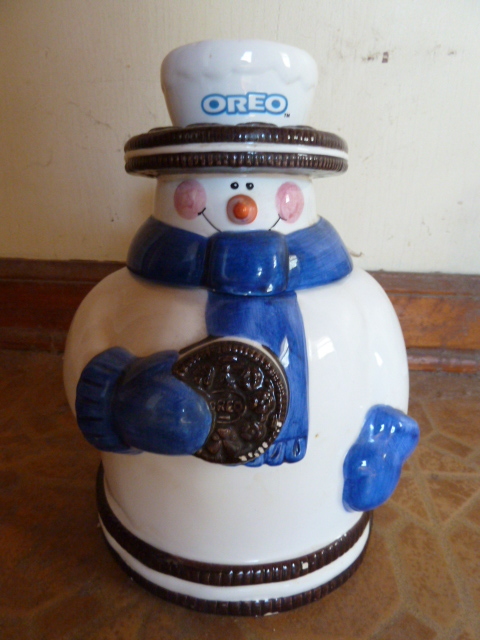 lot 347 image: OREO SNOWMAN COOKIE JAR