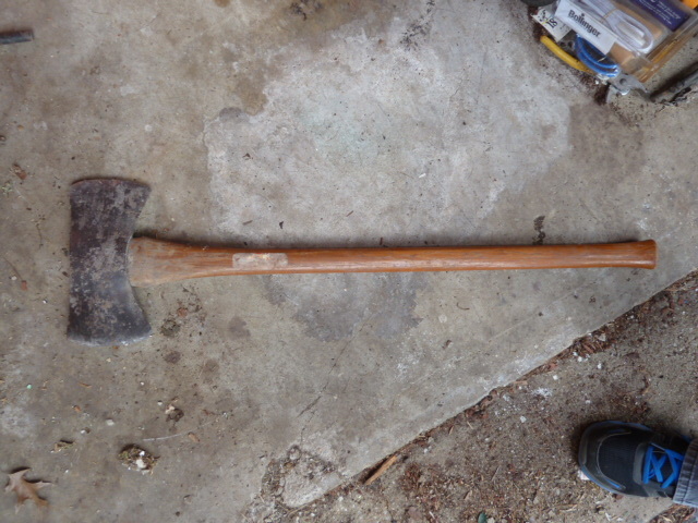 lot 336 image: HUGE VINTAGE AX