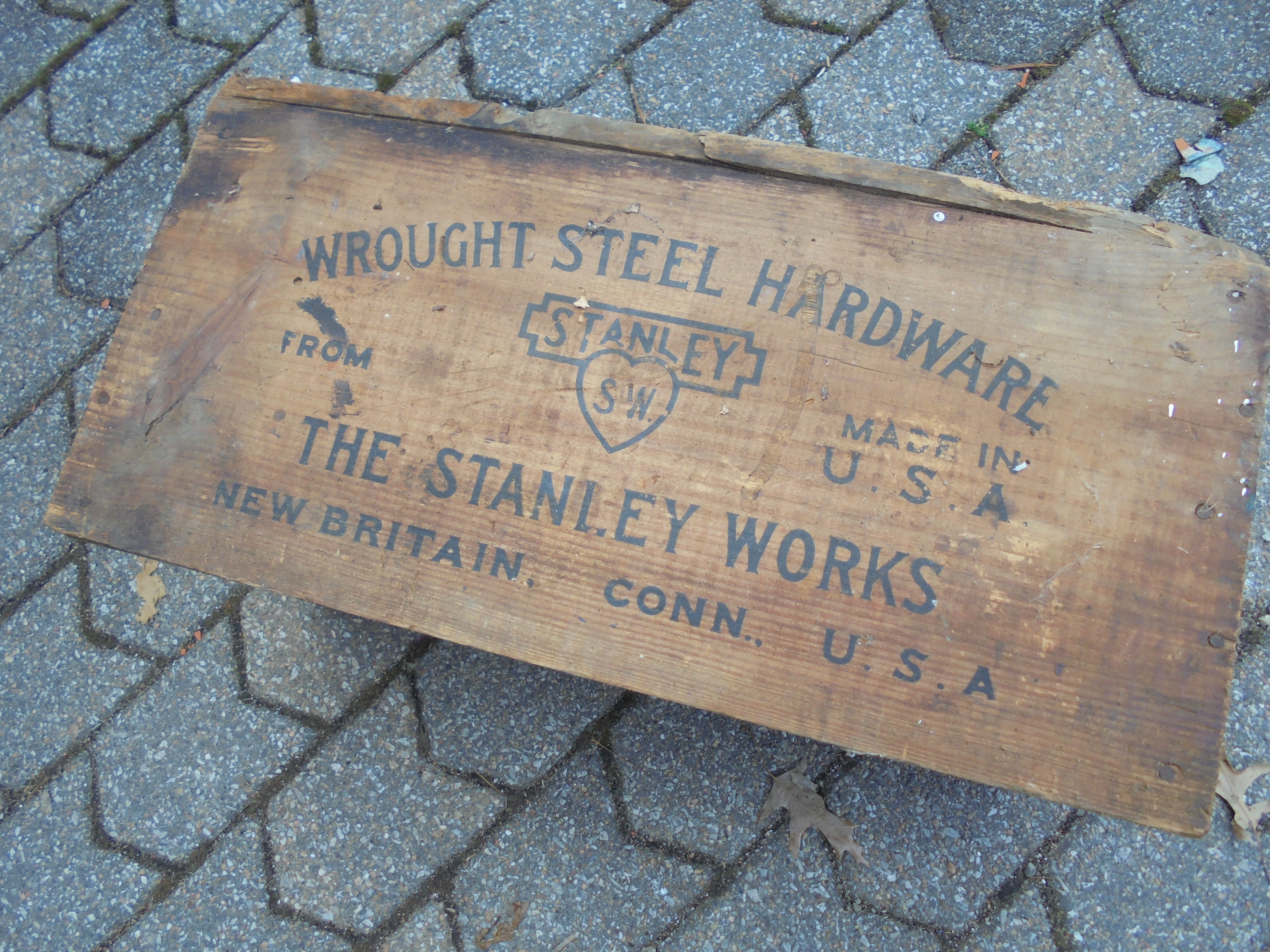 lot 315 image: WROUGHT STEEL HARDWARE THE STANLEY WORKS BOX