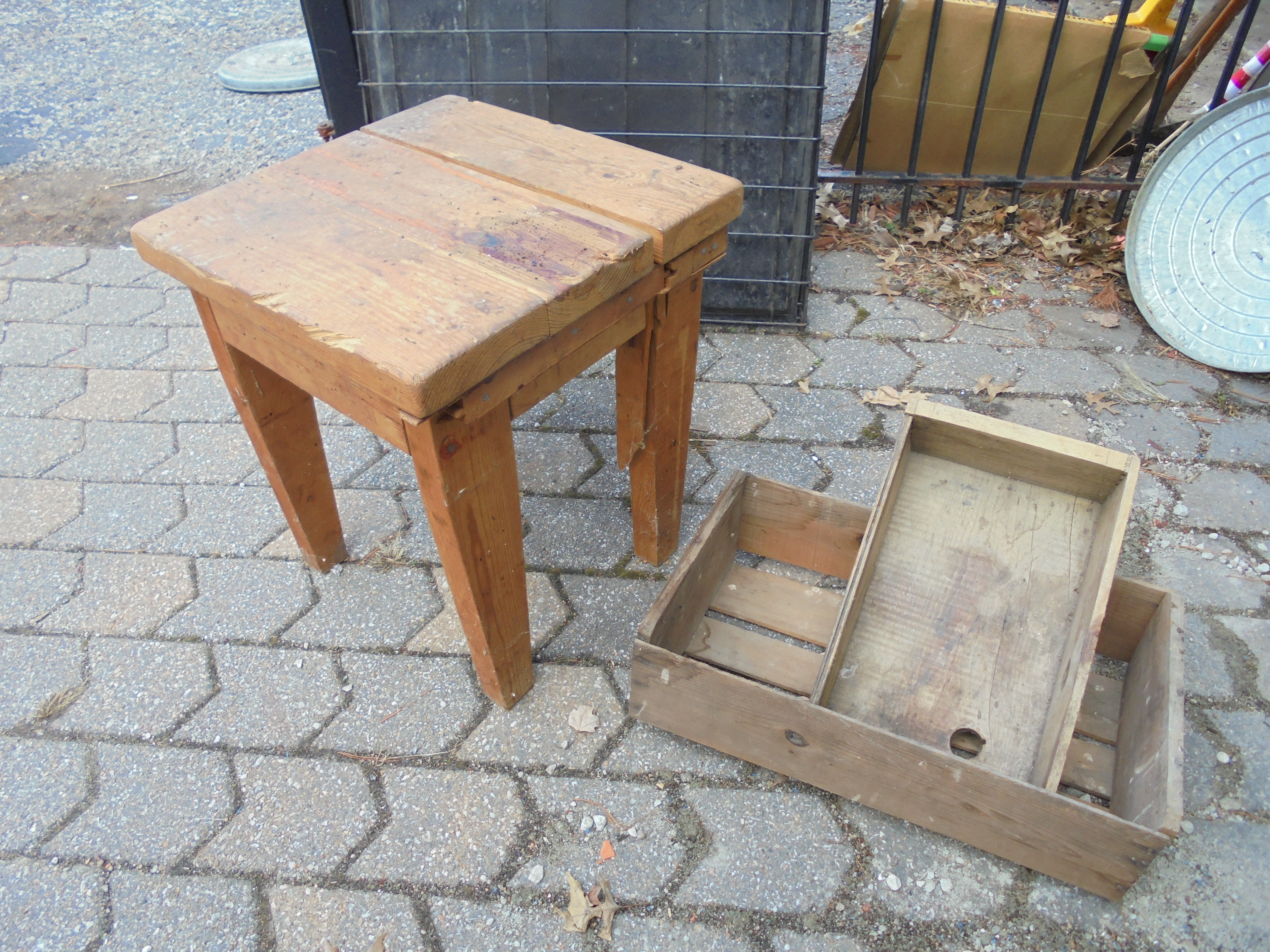 lot 314 image: WOODEN BENCH & OLD WOODEN CRATES
