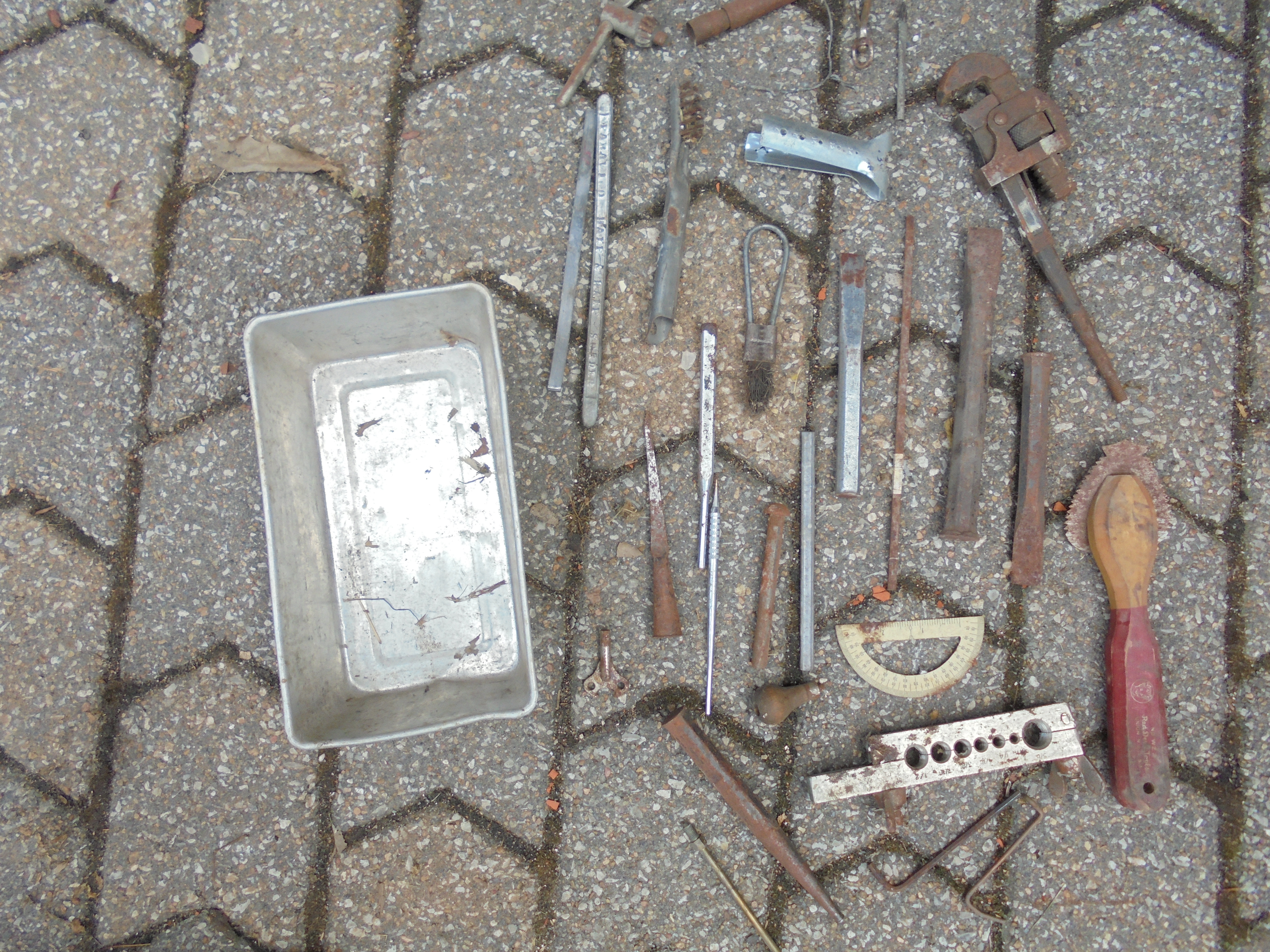 lot 311 image: LOT OF TOOLS