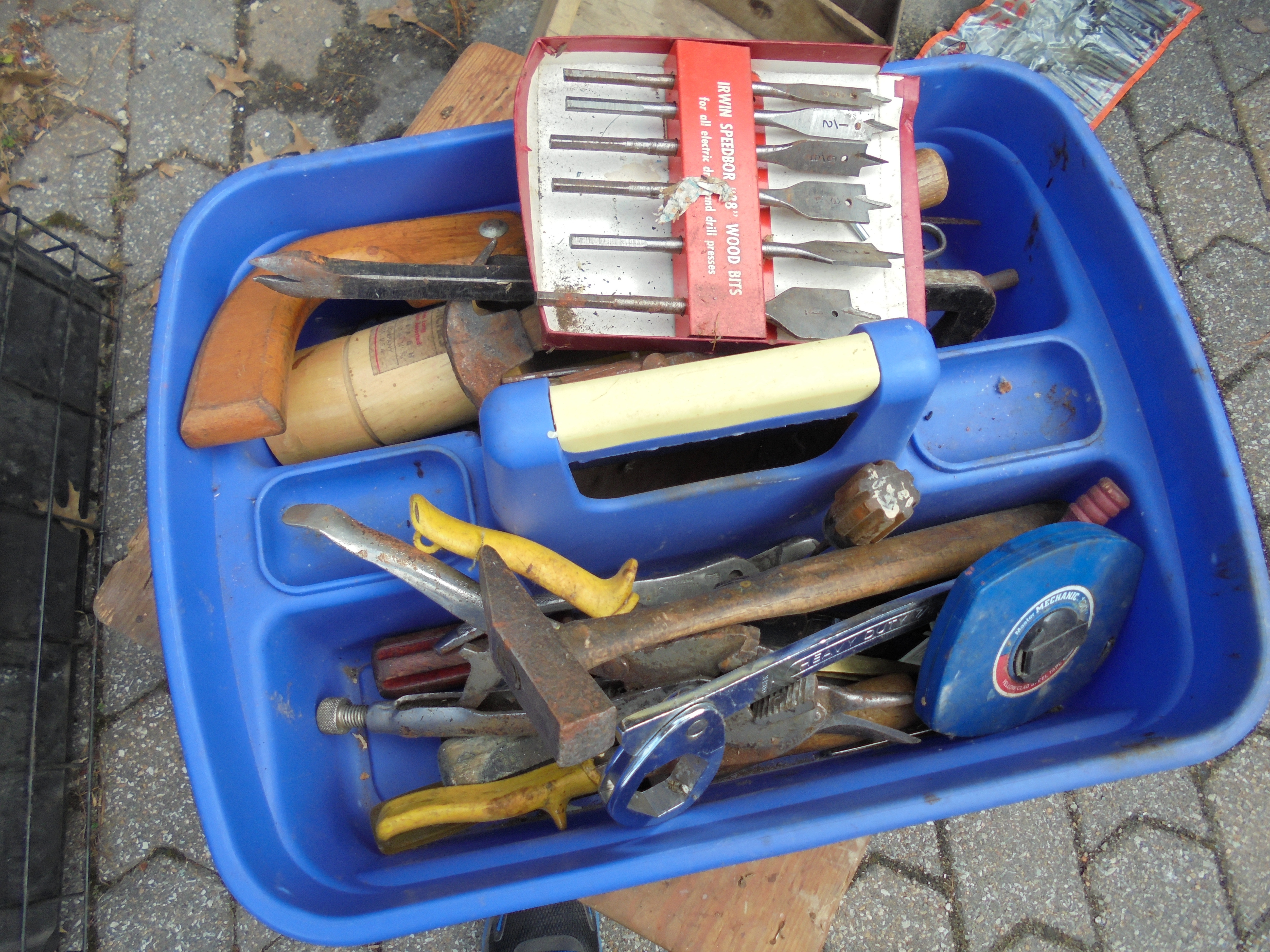 lot 310 image: HUGE LOT OF TOOLS