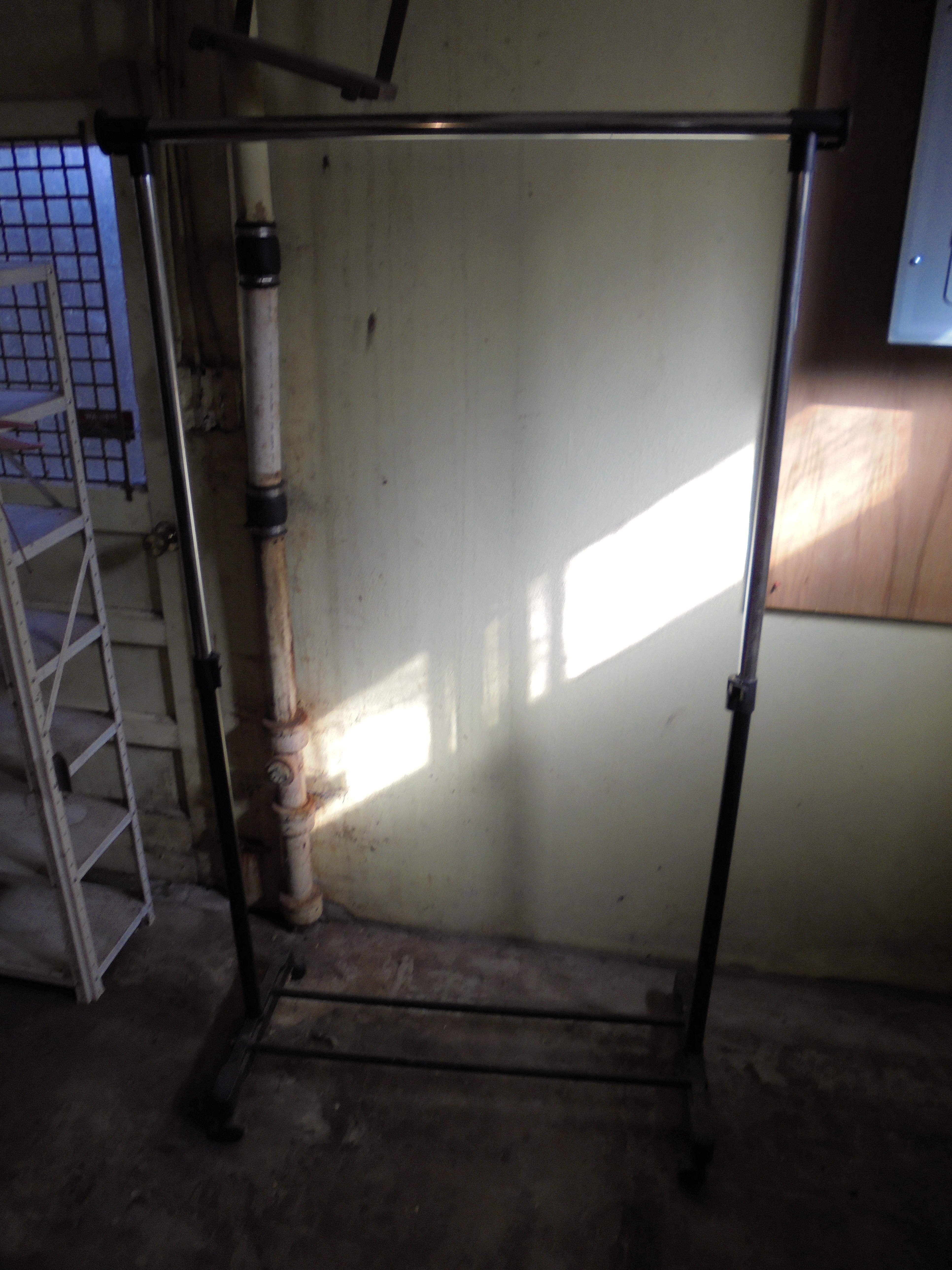 lot 306 image: ROLLING CLOTHES RACK
