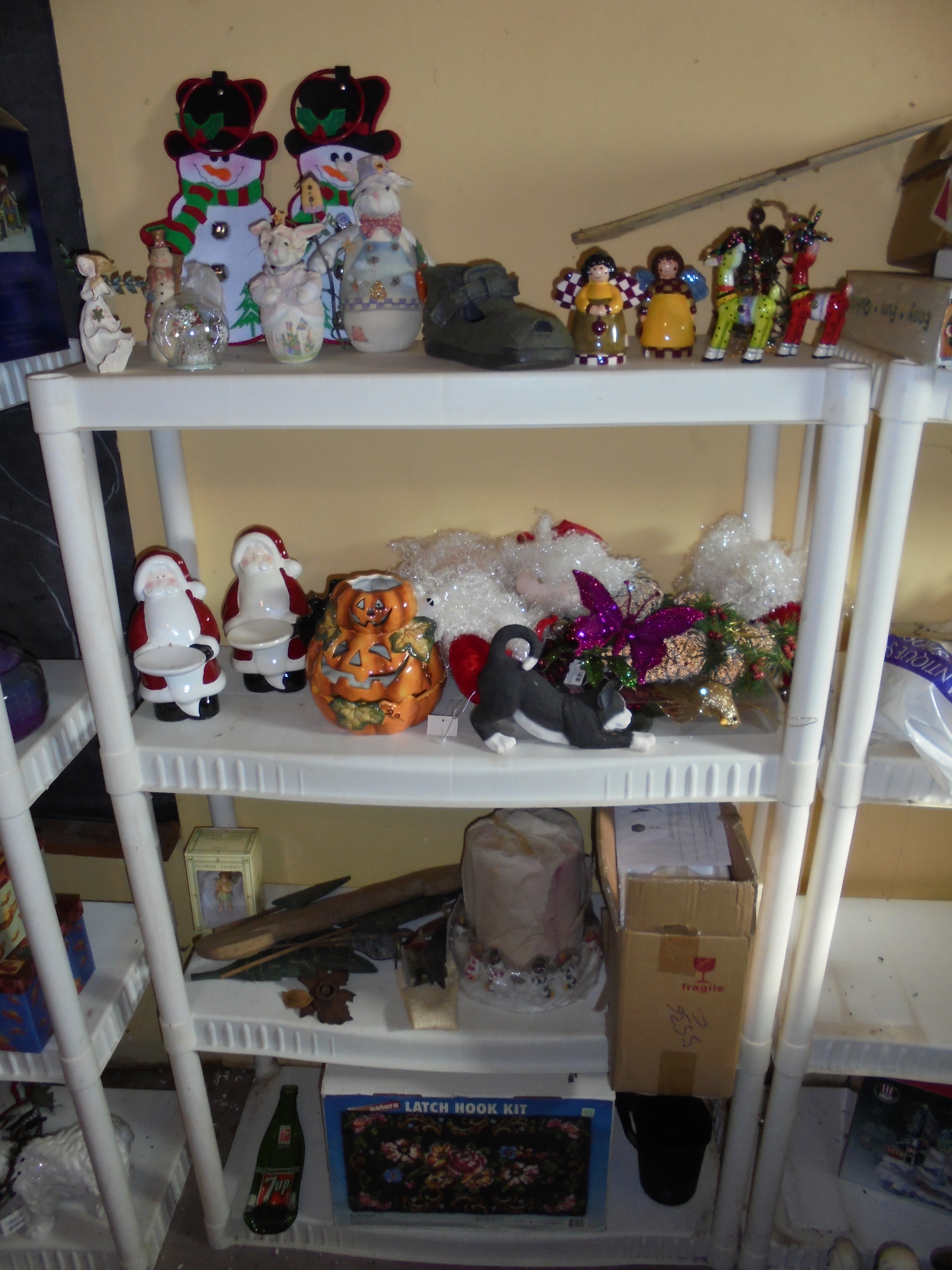 lot 302 image: SHELVING & CONTENTS