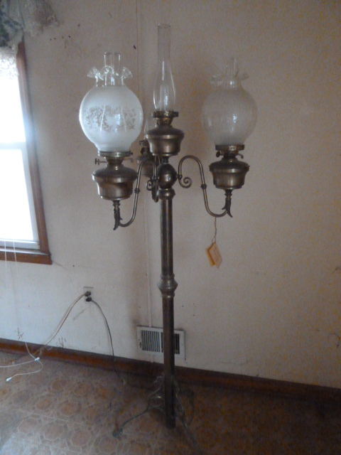 lot 115 image: VERY UNIQUE FLOOR LAMP