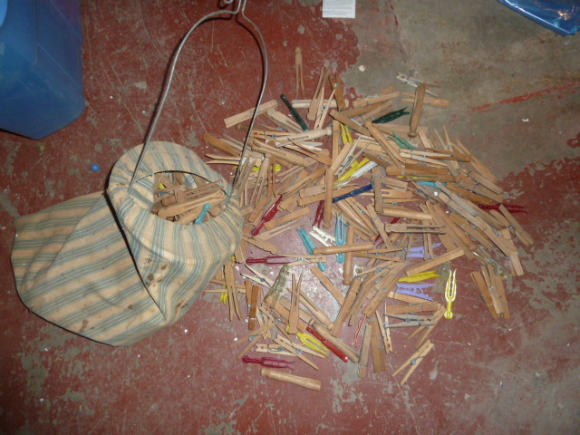 lot 882 image: HUGE LOT OF vintage CLOTHES PINS