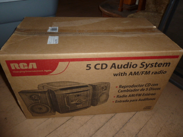 lot 880 image: 5 CD AUDIO SYSTEM