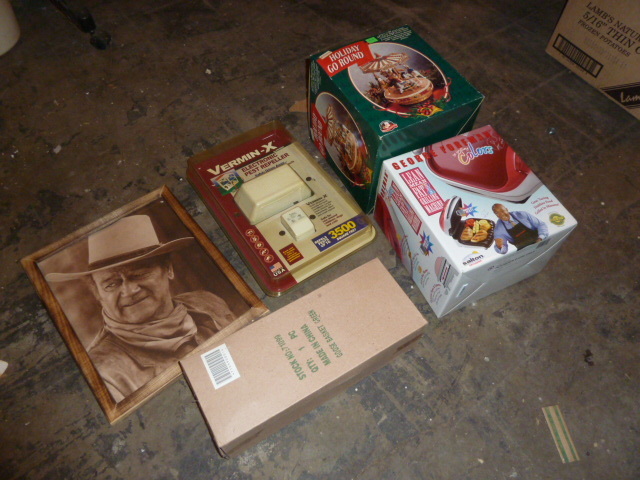 lot 867 image: RANDOM LOT OF COOL STUFF