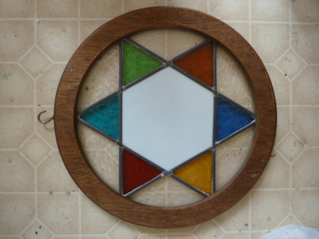 lot 54 image: BEAUTIFUL STAINED GLASS 14 Diameter