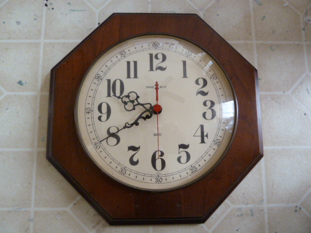 lot 123 image: HOWARD MILLER WALL CLOCK