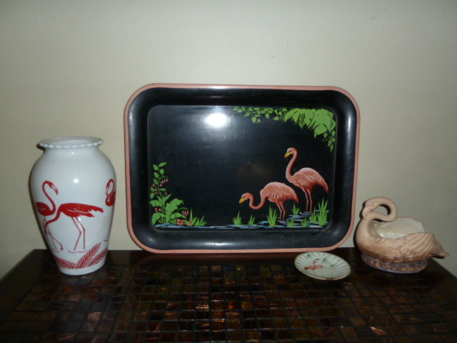 lot 695 image: VINTAGE LOT OF FLAMINGO GOODIES