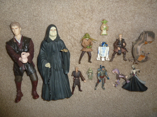 lot 692 image: STAR WARS TOYS LOT