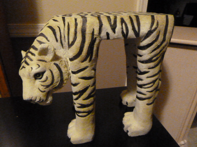 lot 1000 image: WHITE TIGER FOOT STOOL