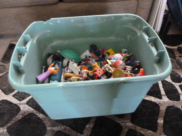 lot 1002 image: HUGE GREEN TOTE FULL OF ACTION FIGURESTOYS
