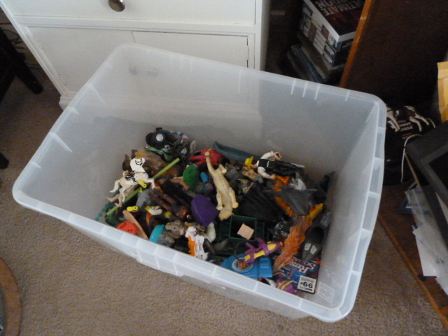 lot 1003 image: CLEAR TOTE WITH CONTENTS OF TOYSACTION FIGURES
