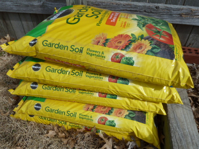 lot 398 image: LOT OF 5 BAGS OF MIRACLE GROW GARDEN SOIL