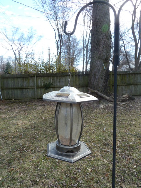 lot 383 image: BIRDFEEDER & HANGING METAL STAND