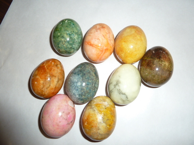 lot 375 image: LOT OF 9 MARBLE EGGS
