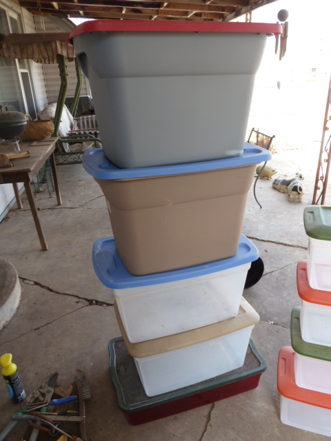 lot 98 image: LOT OF 5 TOTES with lids