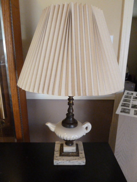lot 179 image: VERY COOL TEAPOT LAMP
