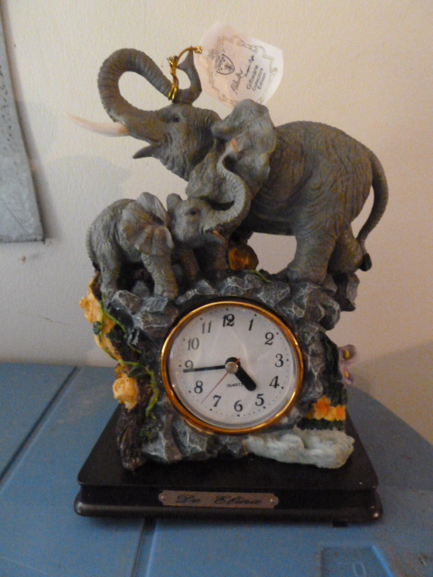 lot 164 image: VERY COOL ELEPHANTS CLOCK with tags still on it