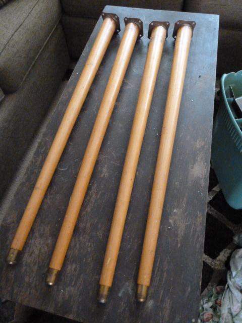 lot 209 image: SET OF 4 MID CENTURY STYLE TABLE LEGS