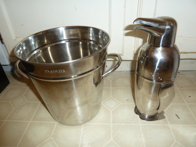 lot 201 image: CHROME PENGUIN DRINK SHAKER & ICEWINE BUCKET