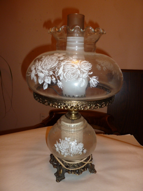lot 235 image: REALLY COOL HURRICANE LAMP