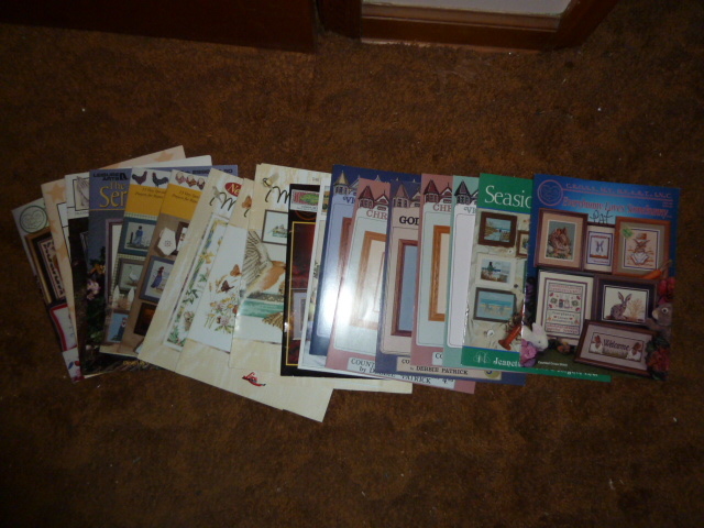 lot 482 image: HUGE LOT OF CROSS STITCH MAGAZINES