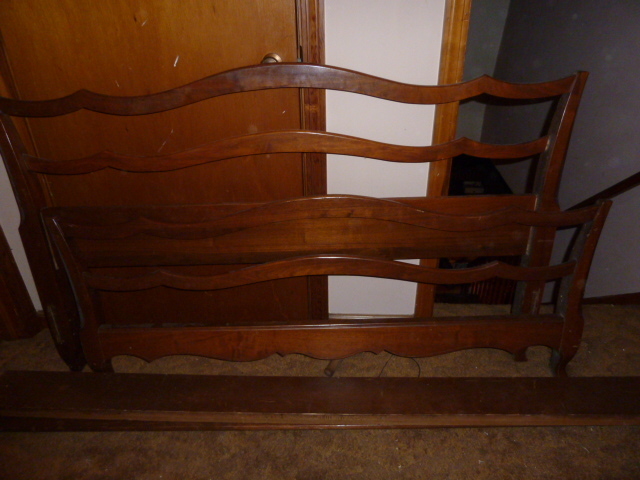 lot 483 image: FULL SIZE HEADBOARD, FOOTBOARD & RAILS
