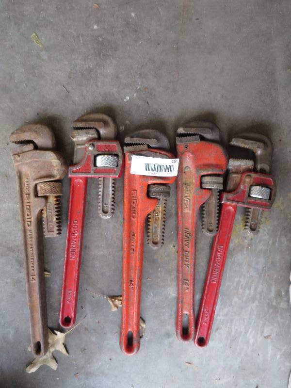 lot 19 image: Lot of Pipe Wrenches