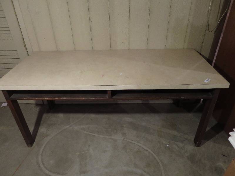 lot 25 image: Large Desk