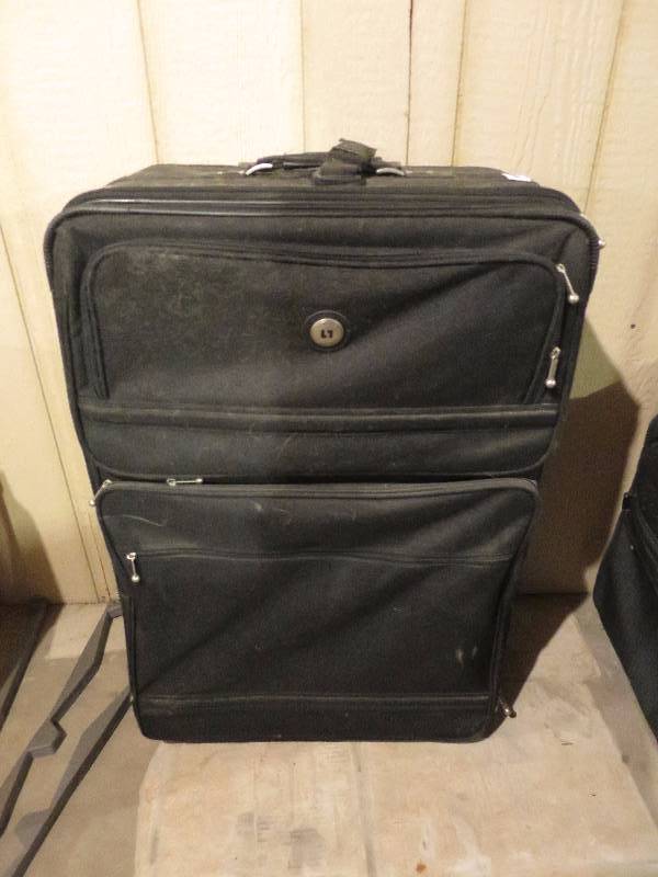 lot 33 image: Rolling Suitcase