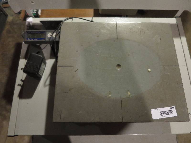 lot 189 image: Electronic Shippimg Scale