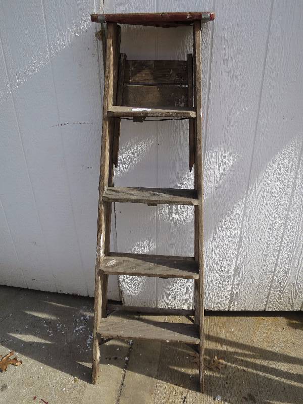 lot 38 image: Wooden Ladder