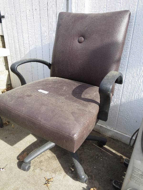 lot 40 image: Office Chair