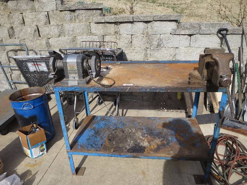 lot 7 image: Awesome Work Bench with Grinder and Vise